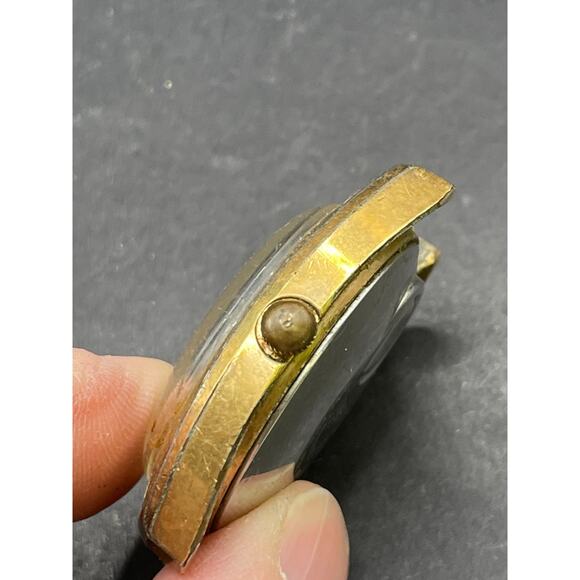 Vintage Timex Electric Day Date Tank Mens Watch Gold Tone Water Resistant 37MM main image 6